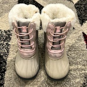Oshkosh Lightly worn girls winter boot, size 10